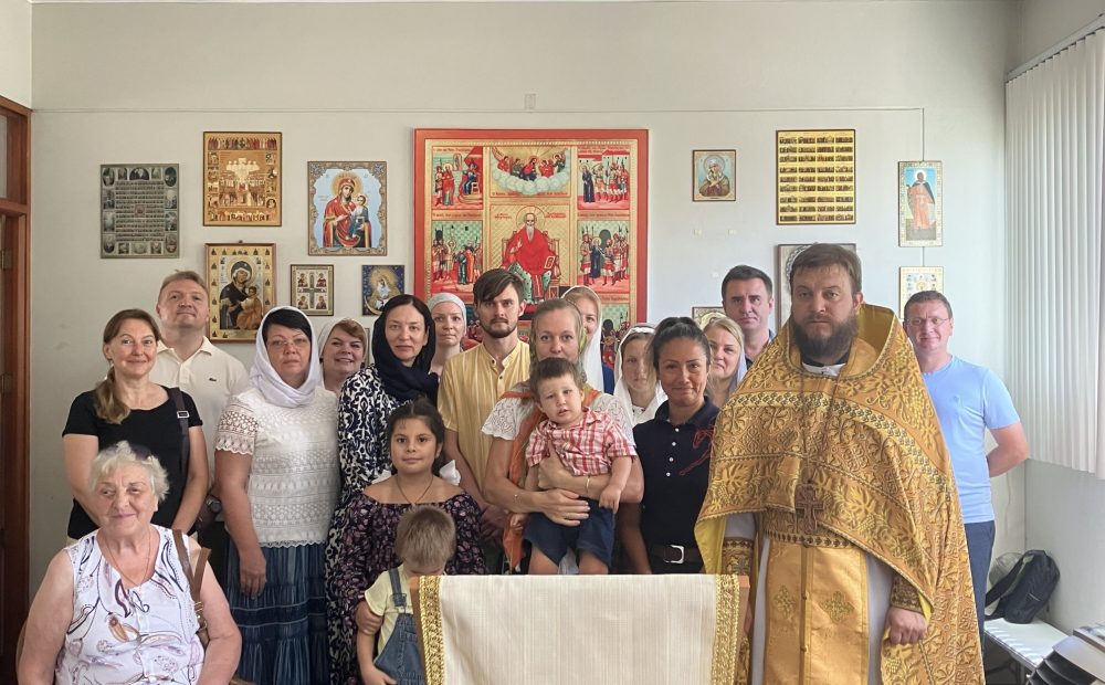 служба в православном приходе во имя блаженной Матроны Московской в Лиме, Перу